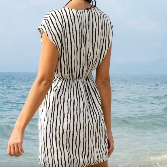 Cupshe  Zebra Print White/Black Bathing Suit Coverup Dress Striped V-nec… - Picture 2 of 3